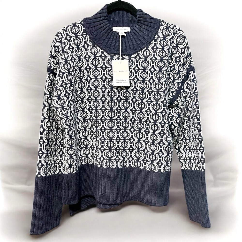 New 12/14 women’s knit navy and white sweater